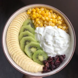 12. กรีกโยเกิร์ตแช่เย็น กินคู่กับผลไม้หลากชนิด