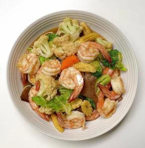 3. ผัดผักรวมมิตรกุ้ง